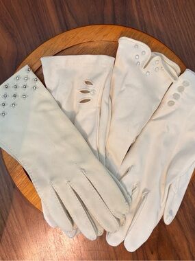 Vintage Cream Women's Dress Gloves with Embellishments